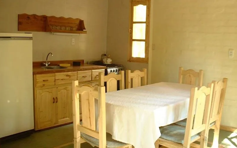 Cocina comedor equipada de la cabaña Gildo
